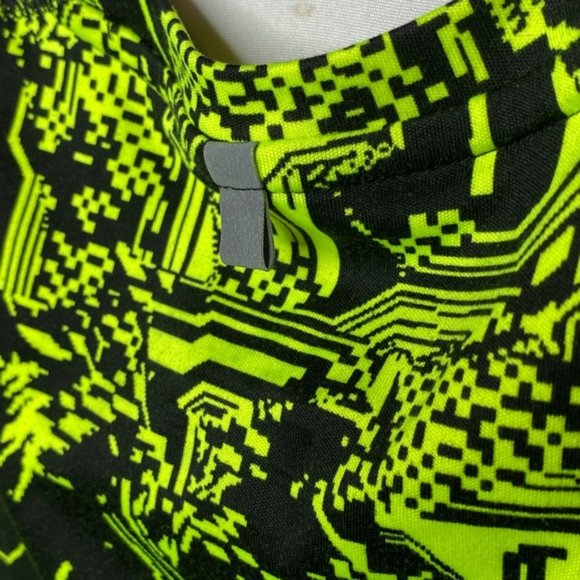 Mens Nike Running Dri-Fit Green and Black Pixel Pattern Shirt - Picture 3 of 4